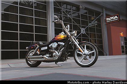 dyna_wide_glide_003_harley_davidson_2014.jpg