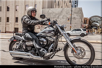 dyna_wide_glide_007_harley_davidson_2014.jpg