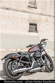 hard_candy_custom_002_harley_davidson_2014.jpg
