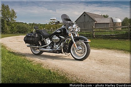 softail_heritage_classic_003_harley_davidson_2014.jpg