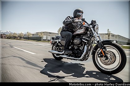 sportster_883r_005_harley_davidson_2014.jpg