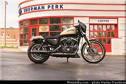 sportster_iron_883_003_harley_davidson_2014.jpg