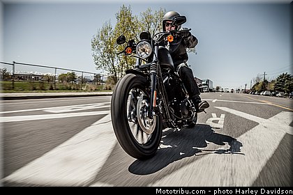 sportster_iron_883_005_harley_davidson_2014.jpg