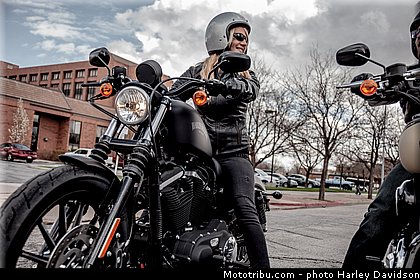 sportster_iron_883_006_harley_davidson_2014.jpg