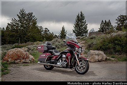 touring_electra_glide_ultra_classic_001_harley_davidson_2014.jpg