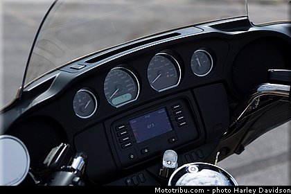 touring_electra_glide_ultra_classic_003_harley_davidson_2014.jpg