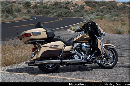 touring_electra_glide_ultra_classic_011_harley_davidson_2014.jpg