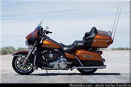 touring_electra_glide_ultra_limited_004_harley_davidson_2014.jpg