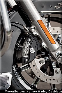 touring_electra_glide_ultra_limited_013_harley_davidson_2014.jpg