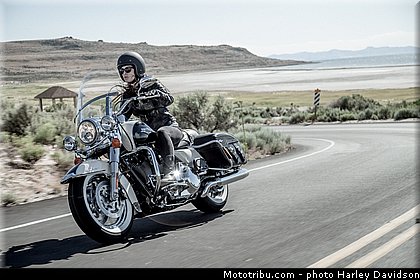 touring_road_king_classic_002_harley_davidson_2014.jpg