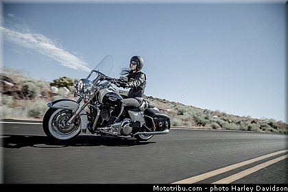 touring_road_king_classic_003_harley_davidson_2014.jpg