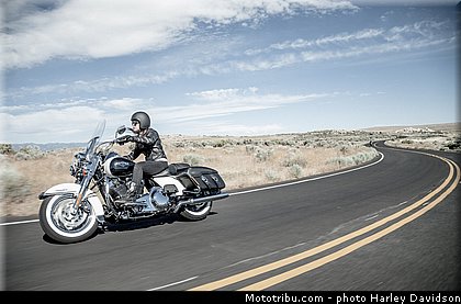touring_road_king_classic_004_harley_davidson_2014.jpg