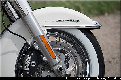touring_road_king_classic_019_harley_davidson_2014.jpg