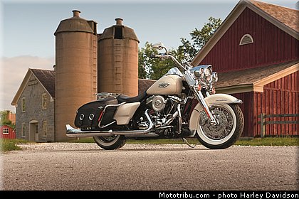 touring_road_king_classic_023_harley_davidson_2014.jpg