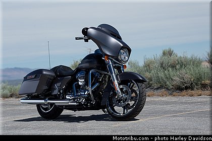 touring_street_glide_016_harley_davidson_2014.jpg