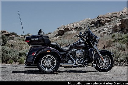 tri_glide_ultra_003_harley_davidson_2014.jpg