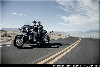 tri_glide_ultra_005_harley_davidson_2014.jpg