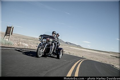 tri_glide_ultra_007_harley_davidson_2014.jpg