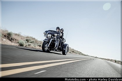 tri_glide_ultra_008_harley_davidson_2014.jpg