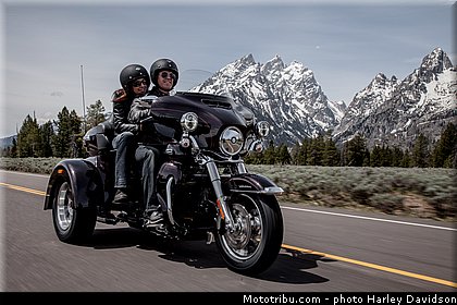 tri_glide_ultra_009_harley_davidson_2014.jpg