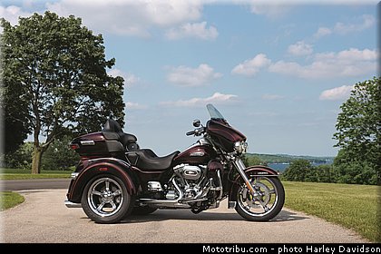 tri_glide_ultra_013_harley_davidson_2014.jpg