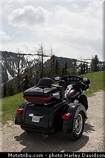 tri_glide_ultra_018_harley_davidson_2014.jpg