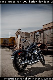 dyna_street_bob_003_harley_davidson_2015.jpg