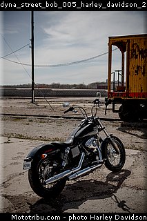 dyna_street_bob_005_harley_davidson_2015.jpg