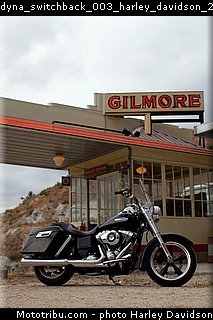 dyna_switchback_003_harley_davidson_2015.jpg