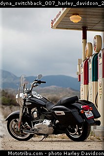 dyna_switchback_007_harley_davidson_2015.jpg