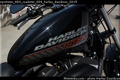 sportster_883_roadster_004_harley_davidson_2015.jpg