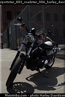 sportster_883_roadster_006_harley_davidson_2015.jpg
