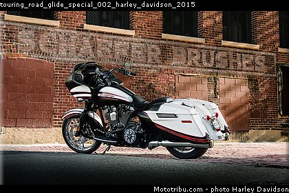 touring_road_glide_special_002_harley_davidson_2015.jpg
