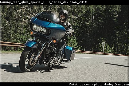 touring_road_glide_special_003_harley_davidson_2015.jpg