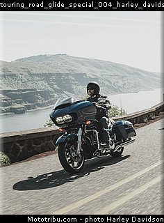 touring_road_glide_special_004_harley_davidson_2015.jpg