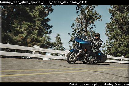 touring_road_glide_special_008_harley_davidson_2015.jpg