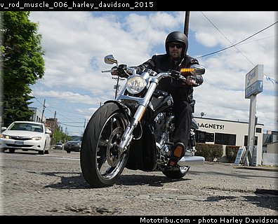 v_rod_muscle_006_harley_davidson_2015.jpg