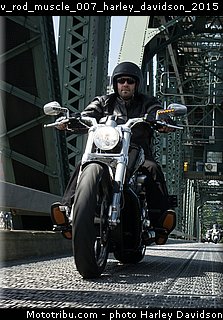 v_rod_muscle_007_harley_davidson_2015.jpg