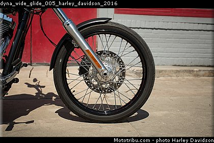 dyna_wide_glide_005_harley_davidson_2016.jpg