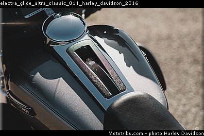 electra_glide_ultra_classic_011_harley_davidson_2016.jpg