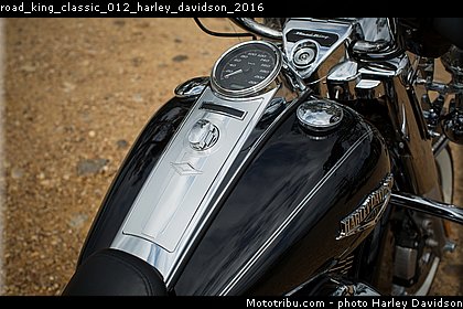 road_king_classic_012_harley_davidson_2016.jpg