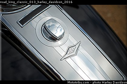 road_king_classic_013_harley_davidson_2016.jpg