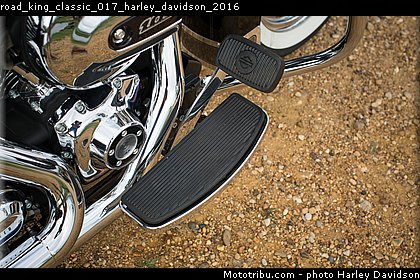 road_king_classic_017_harley_davidson_2016.jpg