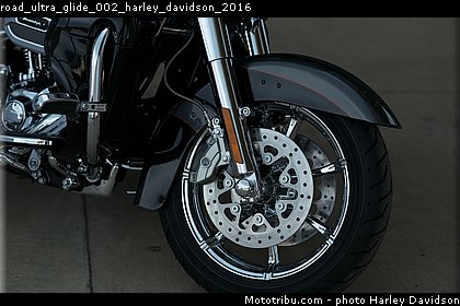 road_ultra_glide_002_harley_davidson_2016.jpg
