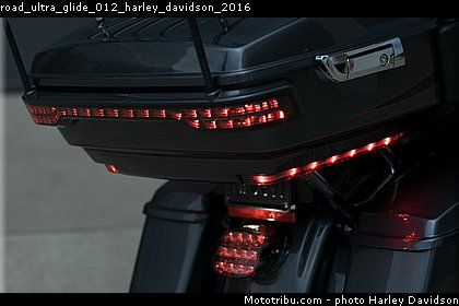 road_ultra_glide_012_harley_davidson_2016.jpg