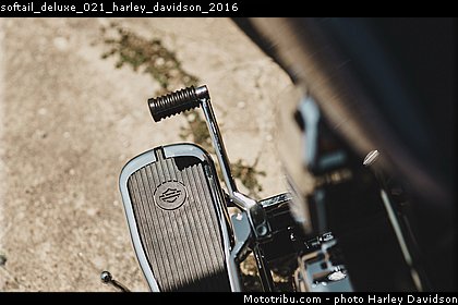 softail_deluxe_021_harley_davidson_2016.jpg