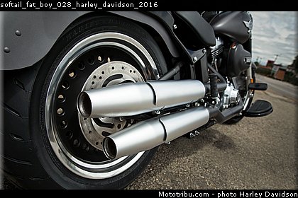 softail_fat_boy_028_harley_davidson_2016.jpg