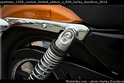 sportster_1200_custom_limited_edition_a_008_harley_davidson_2016.jpg