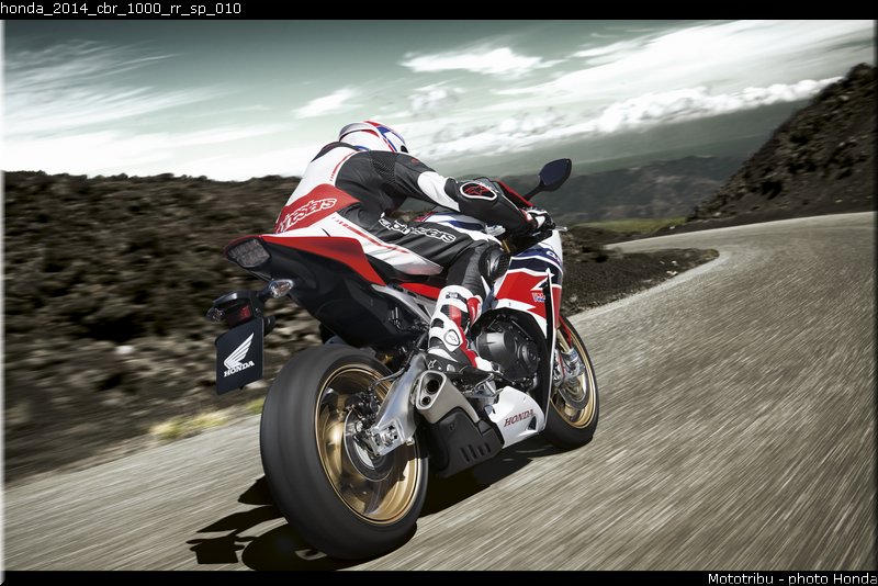 honda_2014_cbr_1000_rr_sp_010