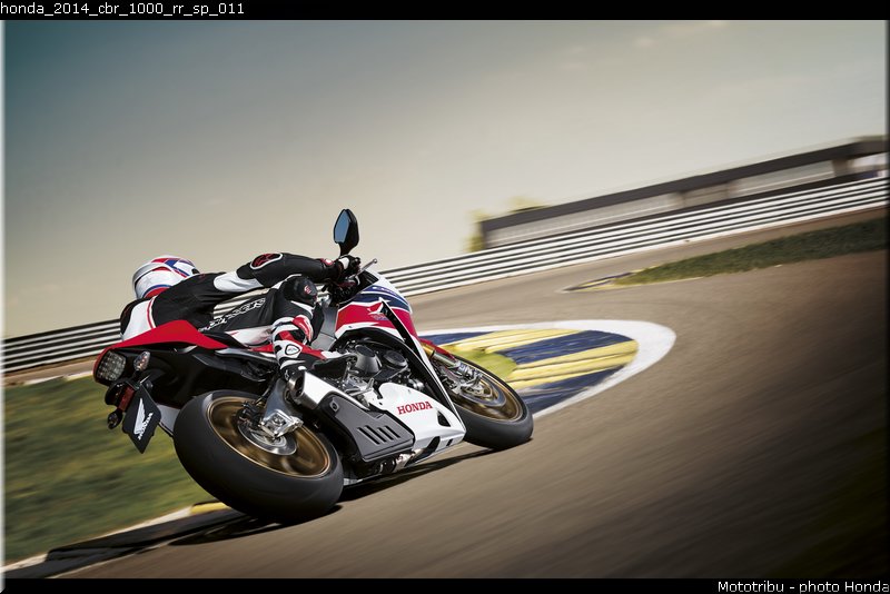 honda_2014_cbr_1000_rr_sp_011